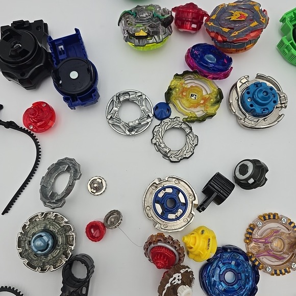 Takara Tomy Beyblade Set Lot Burst Launcher from Hasbro See Photos For Condition - Picture 6 of 10